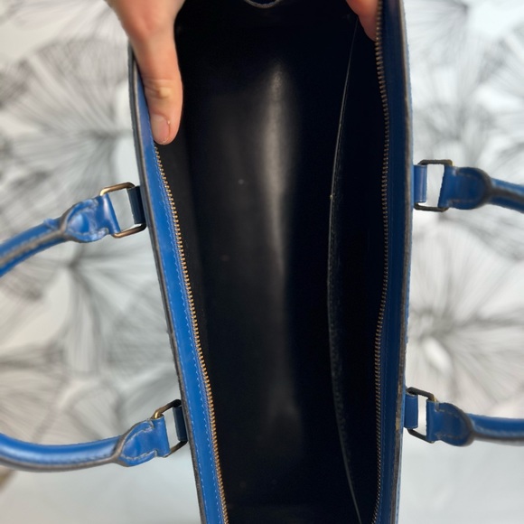 Set Luis Vuitton Epi Triangle Bag - Picture 11 of 16